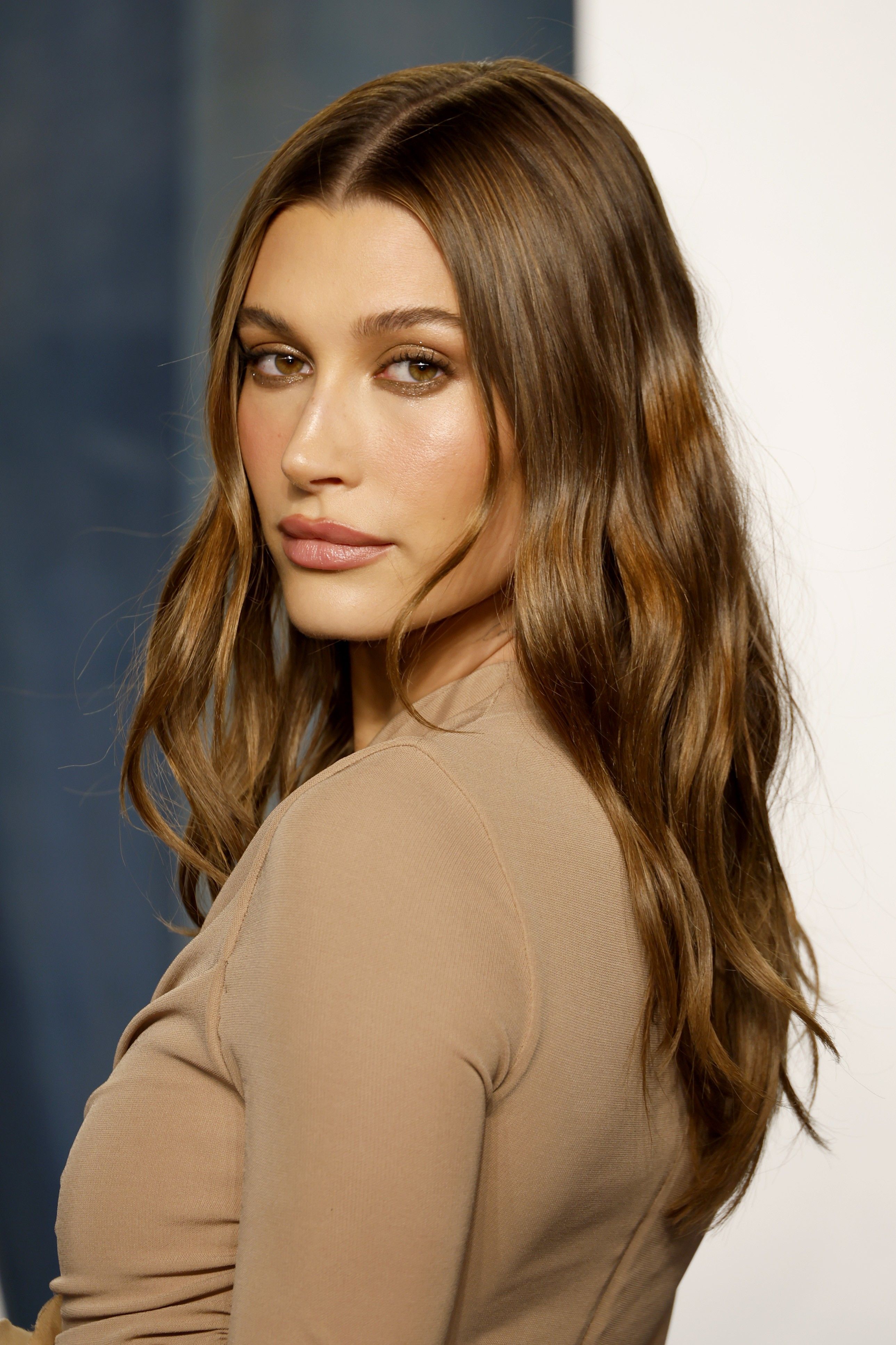 Hailey Bieber strawberry blonde hair