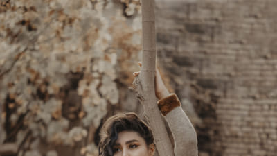 Fall Fashion Forward: Embracing the Deep Autumn Color Palette for a Stylish New Season