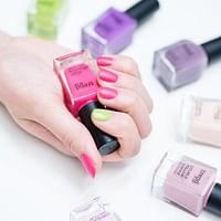 Summer Sizzle: How to Choose the Perfect Summer Nail Colors for Your Soft Summer Color Palette