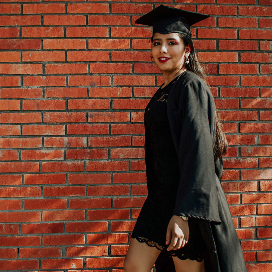 Woman in stylish green outfit transitioning from summer to fall fashion